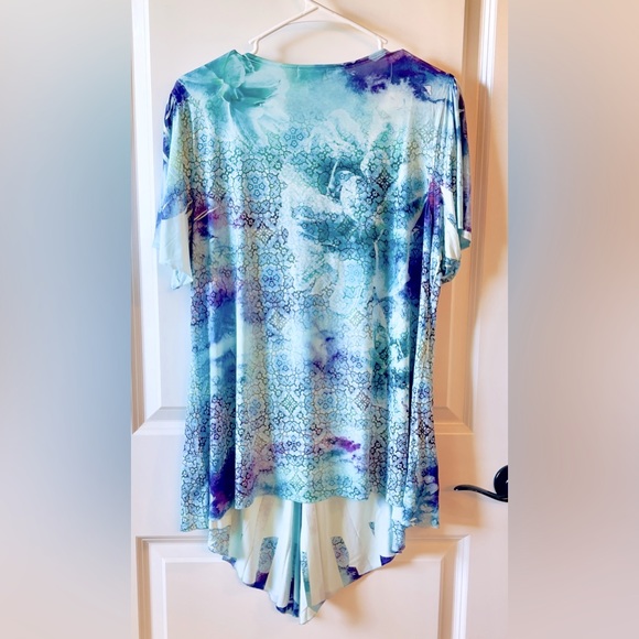 World Unity Blouse - Picture 2 of 7